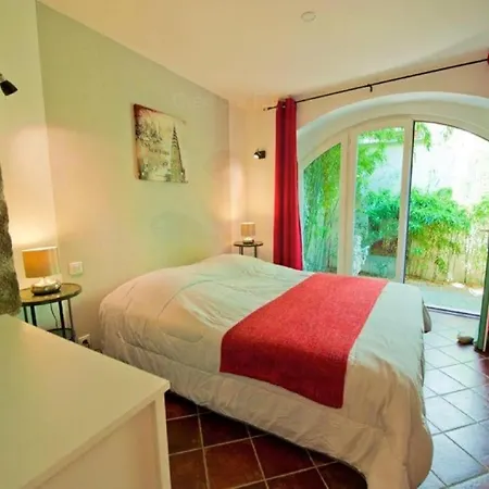 Les Chemins De La Cité Ou *