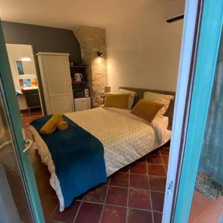 Les Chemins De La Cité Ou