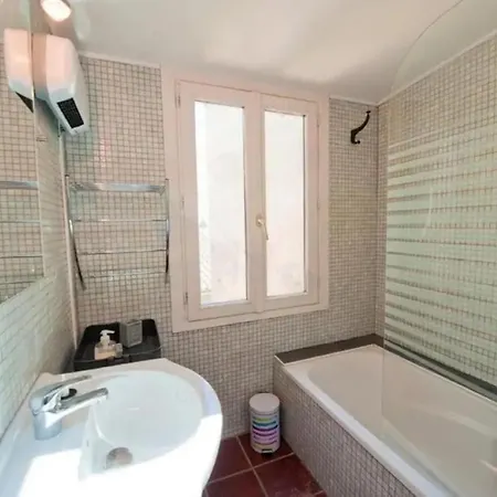 Les Chemins De La Cité Ou *