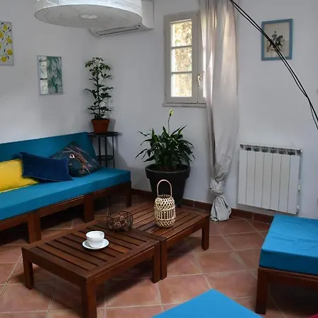 Les Chemins De La Cité Ou