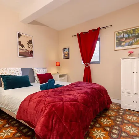 Le Rempart-clim-terrasse & Patio A 3min De La Cite Tatil Evi Carcassonne