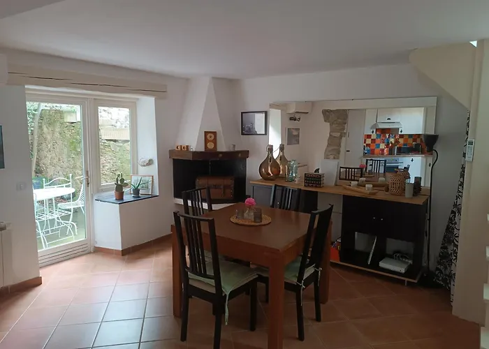 Les Chemins De La Cite Ou 펜션 *